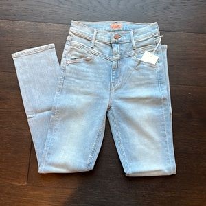 MOTHER The Dazzler Yoke Front Ankle Jeans